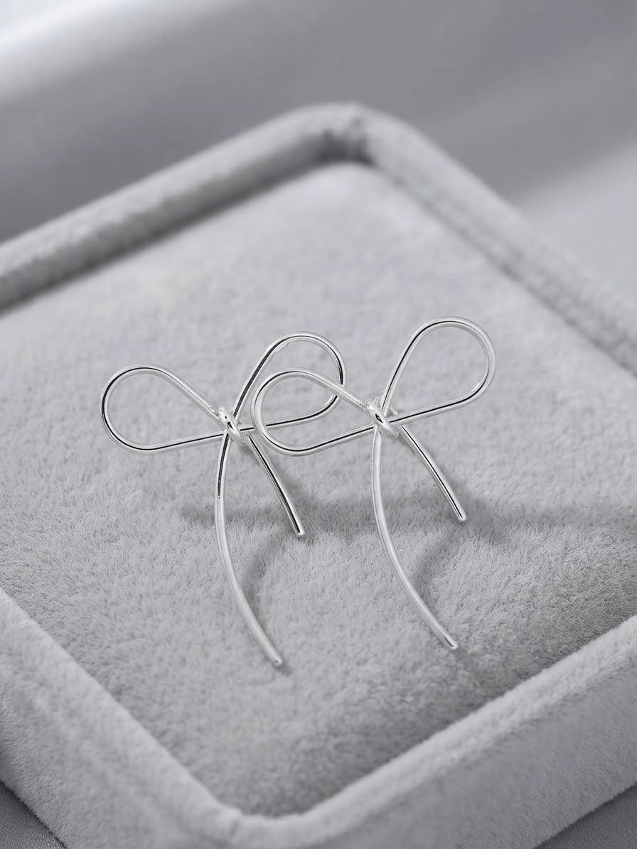 Silver Kurdele Figürlü Küpe