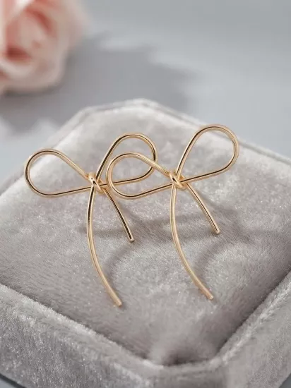 Gold Kurdele Figürlü Küpe